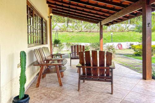 Casa de campo c piscina e natureza em Mairinque SP
